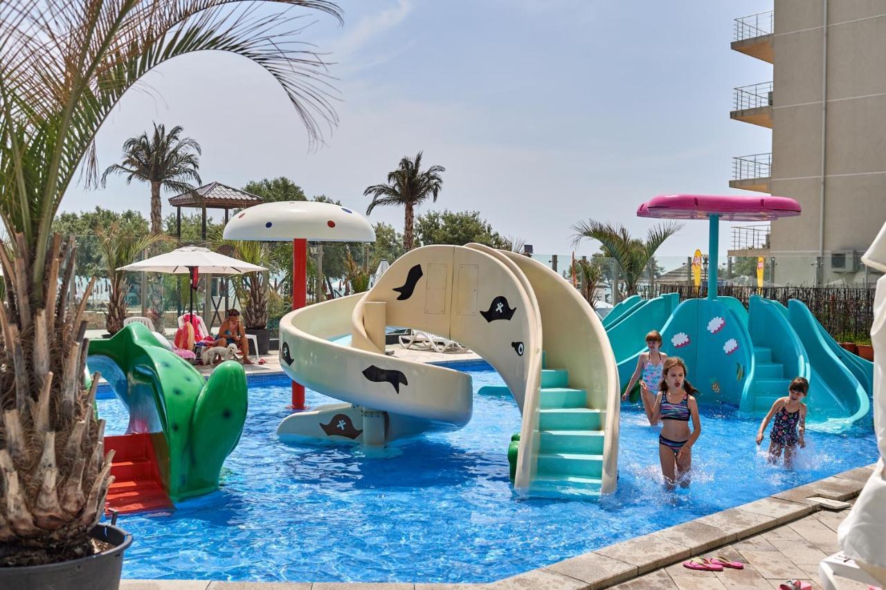 Ace Aparthotel Pool & Spa Mamaia Nord Navodari Bagian luar foto